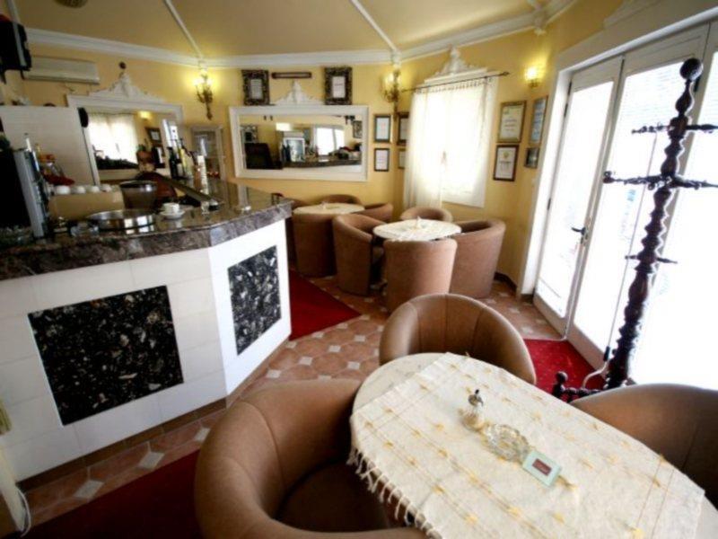 Hotel Kosta'S بودغوريتْسا المطعم الصورة